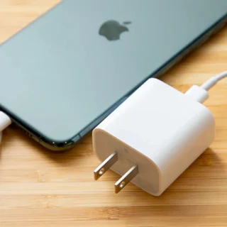 شارژر دیواری 20 وات مدل IPHONE 14 PRO MAXX به همراه کابل لایتنینگ 101999490